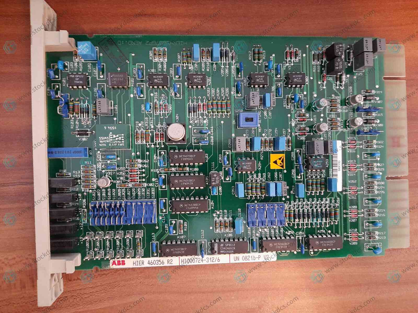 ABB UN0821B-P 冗余输出模块 (图1) a00a3be4a7cf0fdb32d0eecaf0c78c74_3-24020614425S39.jpg